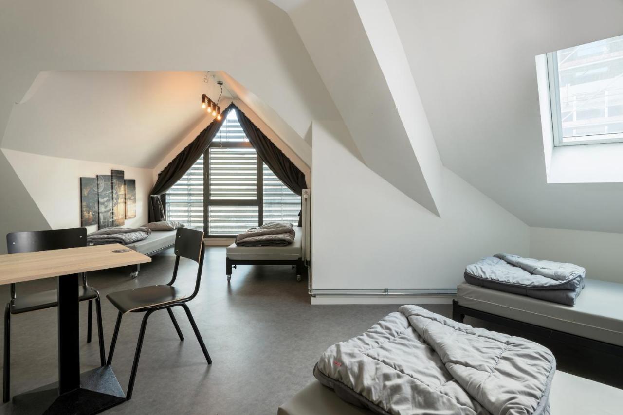 Auberge Jeunesse Charleroi Youth Hostel שרלרואה חדר תמונה