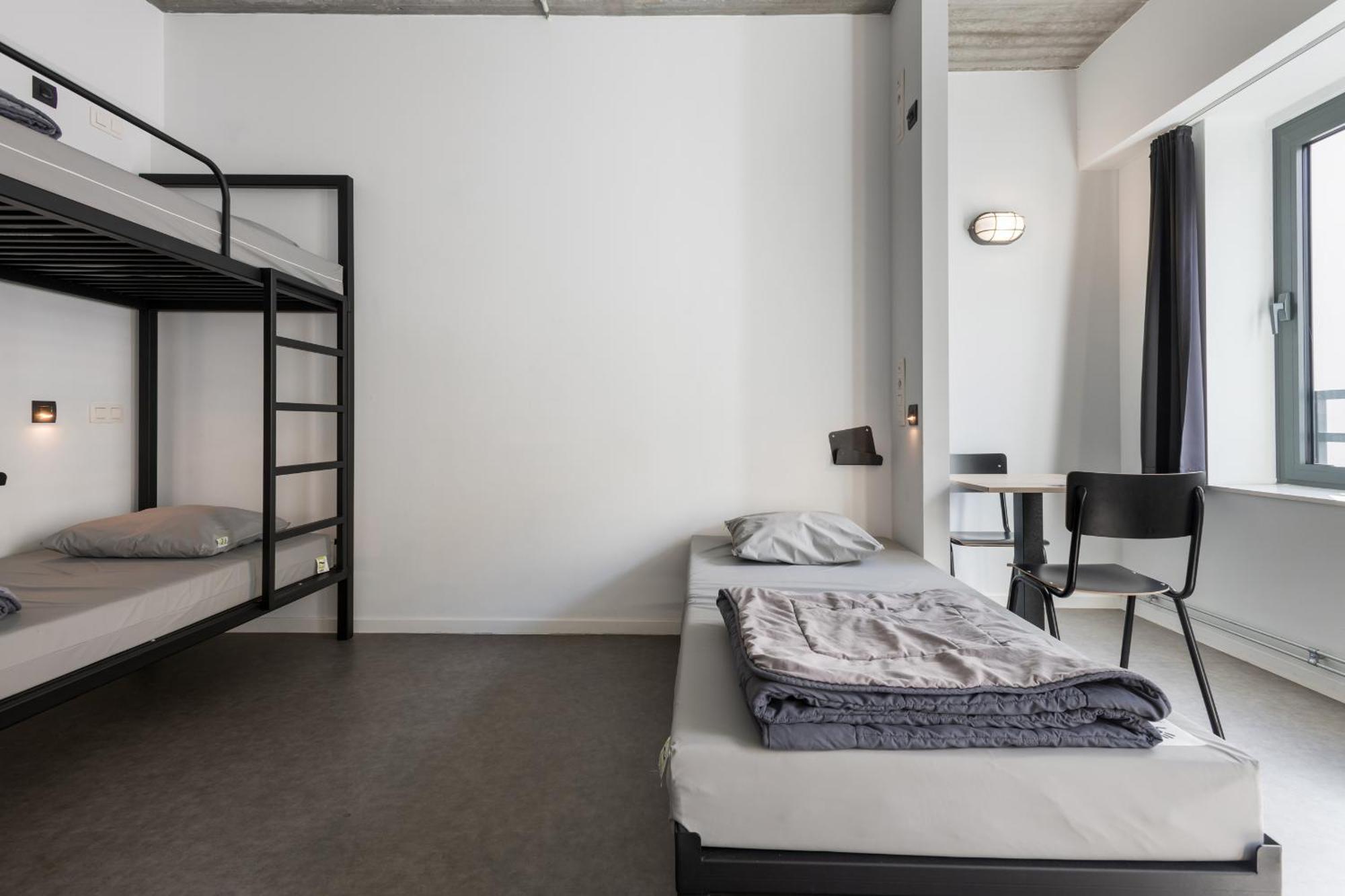 Auberge Jeunesse Charleroi Youth Hostel שרלרואה חדר תמונה